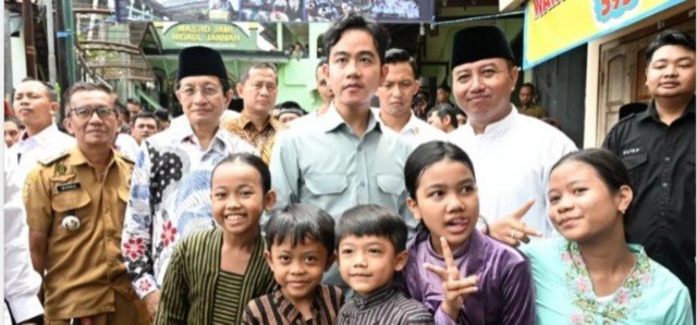 Momen Wapres Gibran Rakabuming Sapa Warga di Kelurahan Terban, Yogyakarta