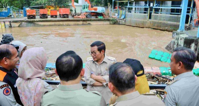 Gubernur Pramono Instruksikan Cek Pintu Air untuk Tangani Banjir
