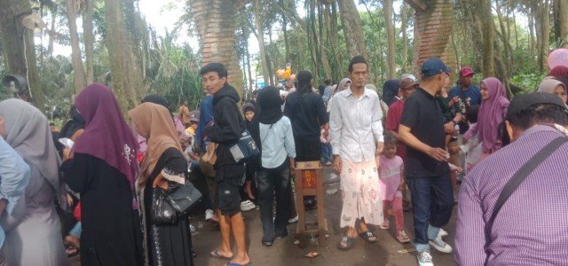 Makam Kramat Solear Dipadati Pengunjung di Hari Ketiga Lebaran Idul Fitri 2025