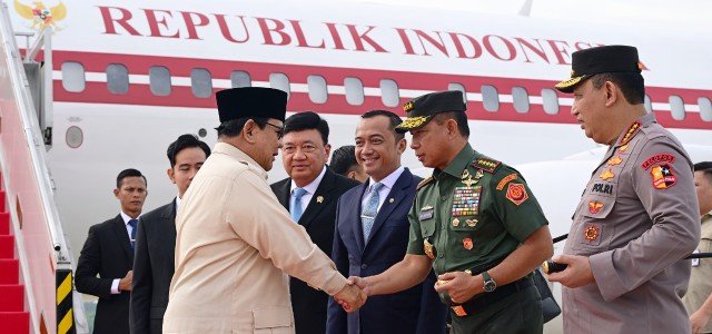 Panglima TNI Sambut Kedatangan Presiden RI Usai Lawatan ke Timur Tengah
