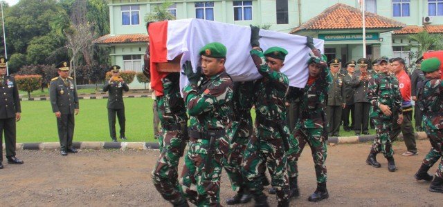 Panglima TNI Hadiri Upacara Pelepasan Jenazah Prajurit Korban Ledakan Pemusnahan Amunisi Kedaluwarsa