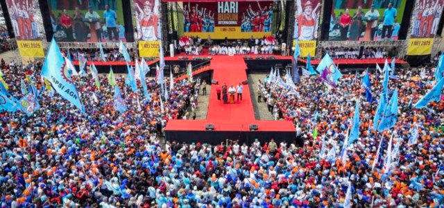 Presiden Prabowo Hadiri Peringatan Hari Buruh Internasional di Monas