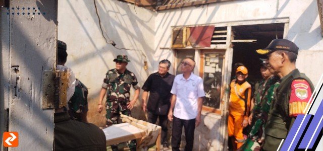 Pengurus RW 012 TSI Berkolaborasi dengan Kodim 0503 Jakbar Beri Bantuan Bedah Rumah