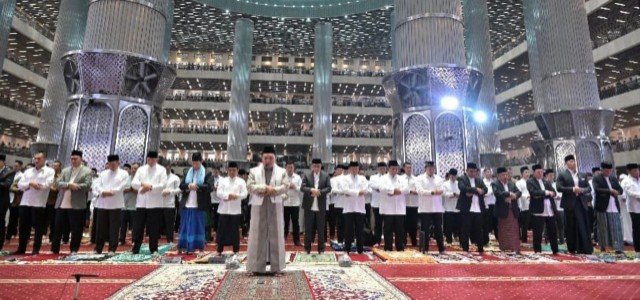 Panglima TNI Bersama Presiden RI Jalankan Salat Idul Adha di Masjid Istiqlal