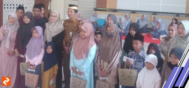 Kepala TP PKK dan DWP Solear Santunan Anak Yatim Dalam Pengajian Rutin