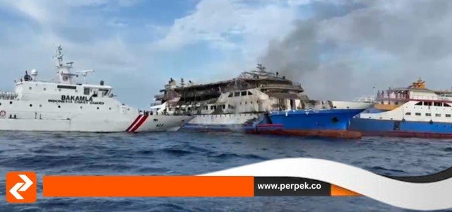 Bakamla RI Evakuasi Korban Kebakaran KMP Barcelona 5 di Perairan Talise