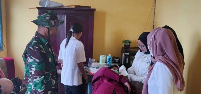 Tulus Ikhlas! Pemeriksaan Kesehatan dan Pengobatan Massal oleh Satgas TMMD 125 Kodim 1506/Namlea