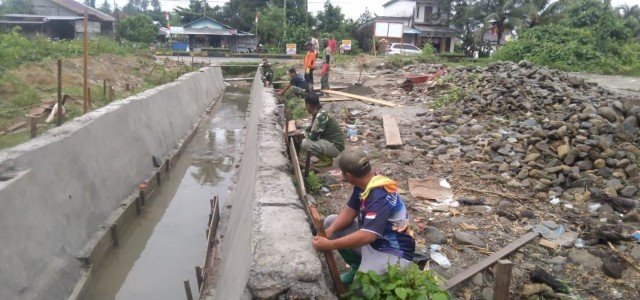 Reol/Drainase Raksasa Menjadi Tantangan Satgas TMMD 125 Kodim 1506/Namlea di Kab. Buru Selatan
