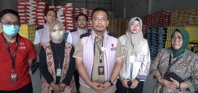 Pastikan Ketersediaan dan Kualitas, Satgas Pangan Polres Jakbar Bersama Pemkot Sidak Dua Gudang Beras di Cengkareng
