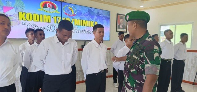 Dandim 1710/Mimika Beri Pengarahan Kepada Pendaftar Rekrutmen Calon Prajurit TNI AD TA 2025