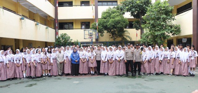 Polres Jakbar Hadir di Tengah Pelajar, Ingatkan Bahaya Tawuran dan Narkoba di SMK Yadika 2 Jakarta