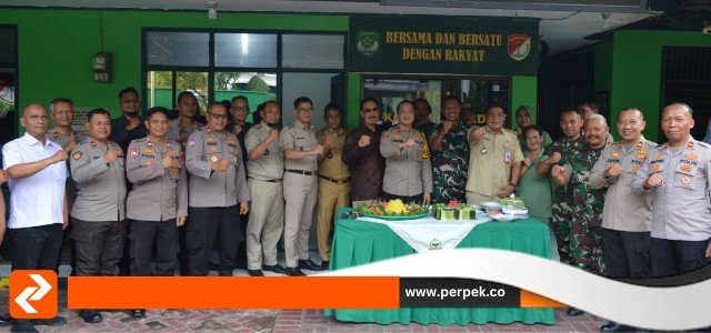 HUT ke-80 TNI: Kapolsek dan Camat Kalideres Beri Kejutan di Koramil 06, Pererat Sinergi Antar Instansi