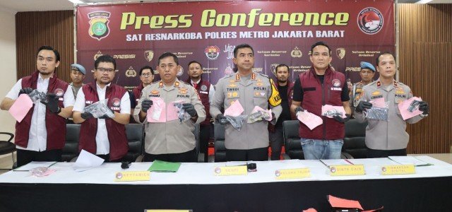 Polres Jakbar Bongkar Penyalahgunaan Narkoba di Apartemen Tangerang, Temukan Senjata Api Ilegal hingga Amunisi