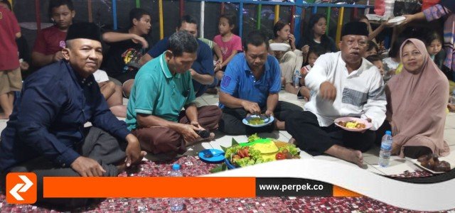 Keluhan Tahunan Direspon Pemprov DKI, Warga RW 16 Pejagalan Duduk Bersila dan Berdoa