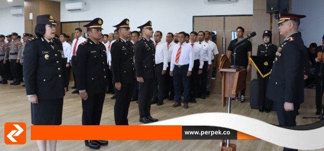 Polres Metro Jakarta Barat Gelar Upacara Penganugerahan Tanda Kehormatan Satyalancana Pengabdian