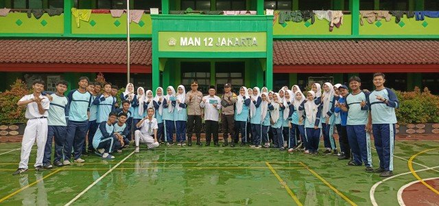 Bangun Kesadaran Kamtibmas Sejak Dini, Polres Jakbar Sosialisasikan Call Center Bantuan Polisi di Sekolah