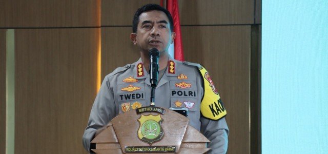 Kapolres Metro Jakarta Barat Berikan Arahan Penguatan Peran Bhabinkamtibmas Sebagai Garda Terdepan Pelayanan Masyarakat