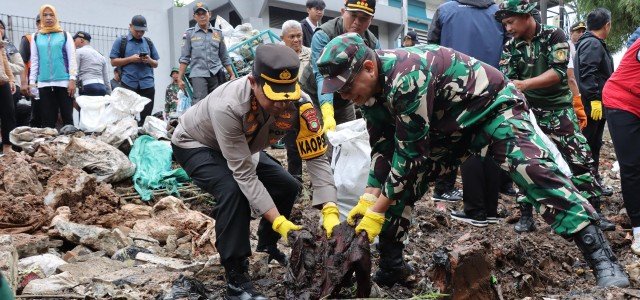 Serentak di 8 Wilayah, Polres Jakbar Bersama Pemkot dan TNI Gelar Kerja Bakti Jaga Jakarta+ Bersih