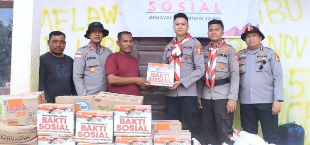 Peduli Korban Banjir Aceh, Mahasiswa STIK Angkatan 83 Bagi-Bagi Bantuan di Desa Buket Linteung