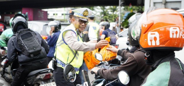 5000 Takjil Ludes Dibagikan, Sinergi Polisi dan Brotherhood Birkers Warnai Ramadhan di Tomang