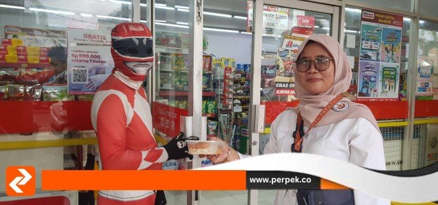 Bundo Kanduang IKM Solear Kembali Bagikan Paket Takjil ke Masyarakat