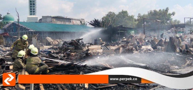 Belasan Rumah dan Lapak Tak Tersisa Setelah Kebakaran di Tegal Alur