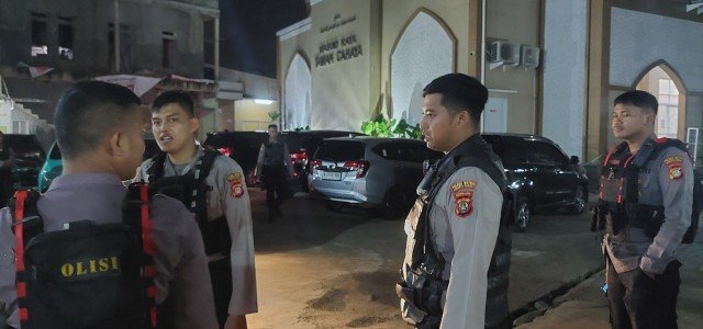 Hadir Beri Rasa Aman, Sat Samapta Polres Jakbar Laksanakan PAM Tarawih