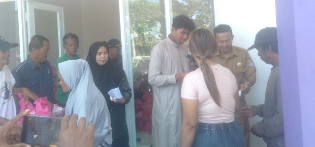 Kades Cikuya Bagikan 1.500 Paket Sembako Jelang Idul Fitri