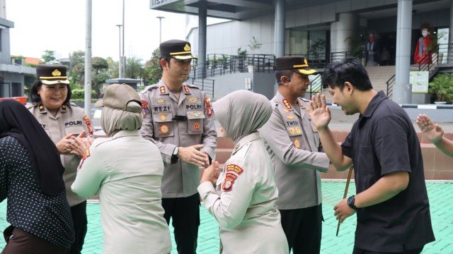 Hangat dan Penuh Kebersamaan, Wakapolres Metro Jakarta Barat Pimpin Apel dan Halal Bihalal Idulfitri 1447 H