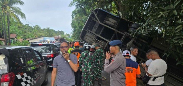 Diduga Rem Blong dan Jalan Curam, Bus di Sanggau Kecelakaan Tunggal