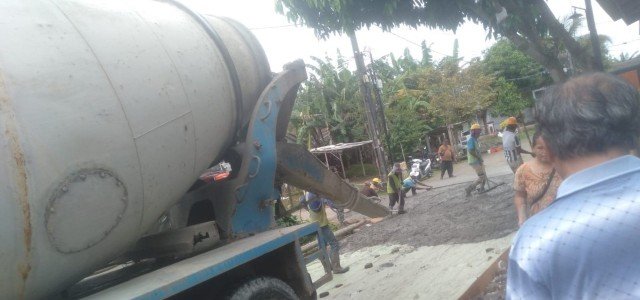 Kades Cikasungka Realisasikan Perbaikan Jalan, Warga Ungkap Rasa Syukur