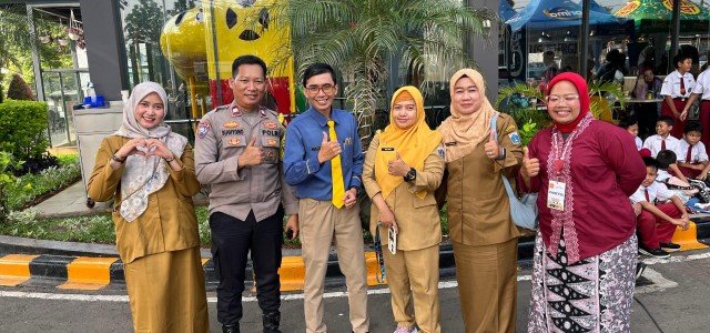Semangat Hari Kartini, Polisi Edukasi Pelajar SD Soal Keselamatan Berkendara