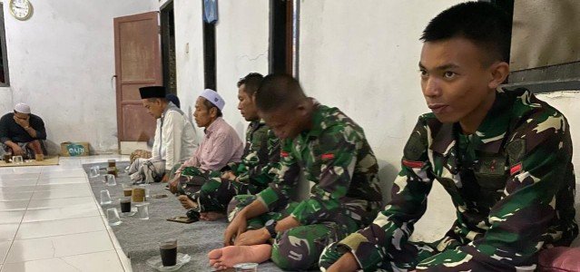 Kemanunggalan Terus Terjalin, Satgas TMMD Kodim 0621/Bogor Berbaur di Pengajian Warga