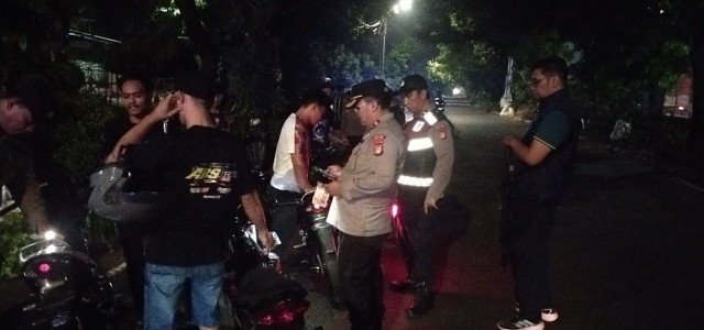 Cegah Kejahatan Jalanan, Polsek Kebon Jeruk Gelar Razia Stasioner di Titik Rawan