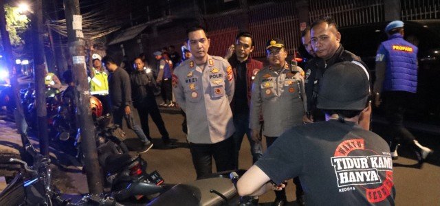 Wakapolres Jakbar Pimpin Patroli Mobile dan Razia Kejahatan Jalanan Dini Hari