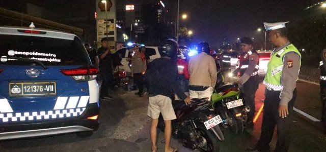 Polres Jakbar Gelar Razia dan Patroli Mobile Dini Hari, Antisipasi Curas, Curat dan Curanmor