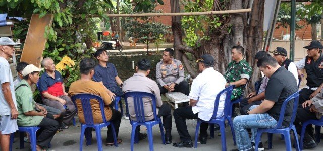 Kapolres Jakbar Sambangi Warga Angke Lewat Program Jaga Jakarta+ On The Spot