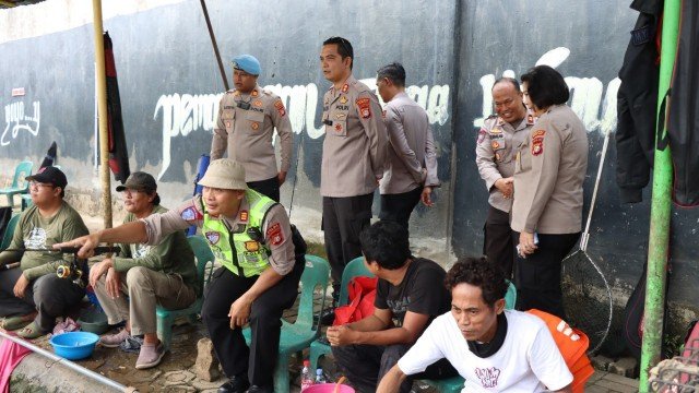 Meriahkan Hari Bhayangkara ke-80, Polsek Kembangan Gelar Lomba Mancing Bersama Masyarakat