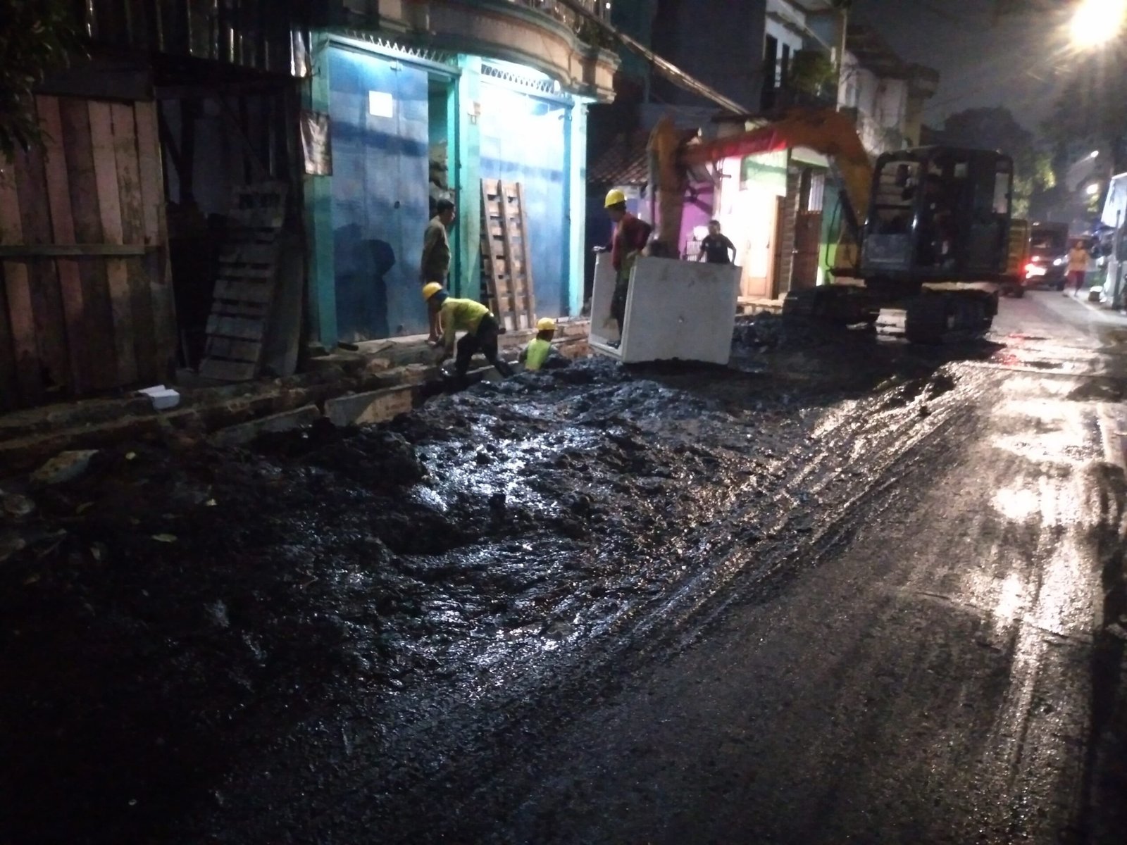 Proyek Drainase Rp2,6 Miliar Diduga Abaikan K3, Lumpur Berserakan Picu Macet Dan Ancam Keselamatan Warga