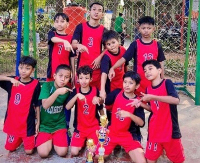 Torehkan Prestasi, RW 02 Wijaya Kusuma Raih Juara 3 Turnamen Futsal Antar-RW